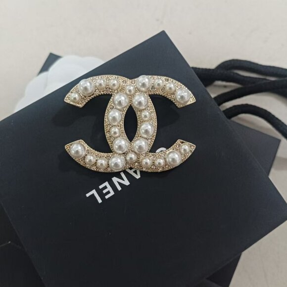 💎Chanel Double C Pearl brooch💎 - Picture 1 of 6